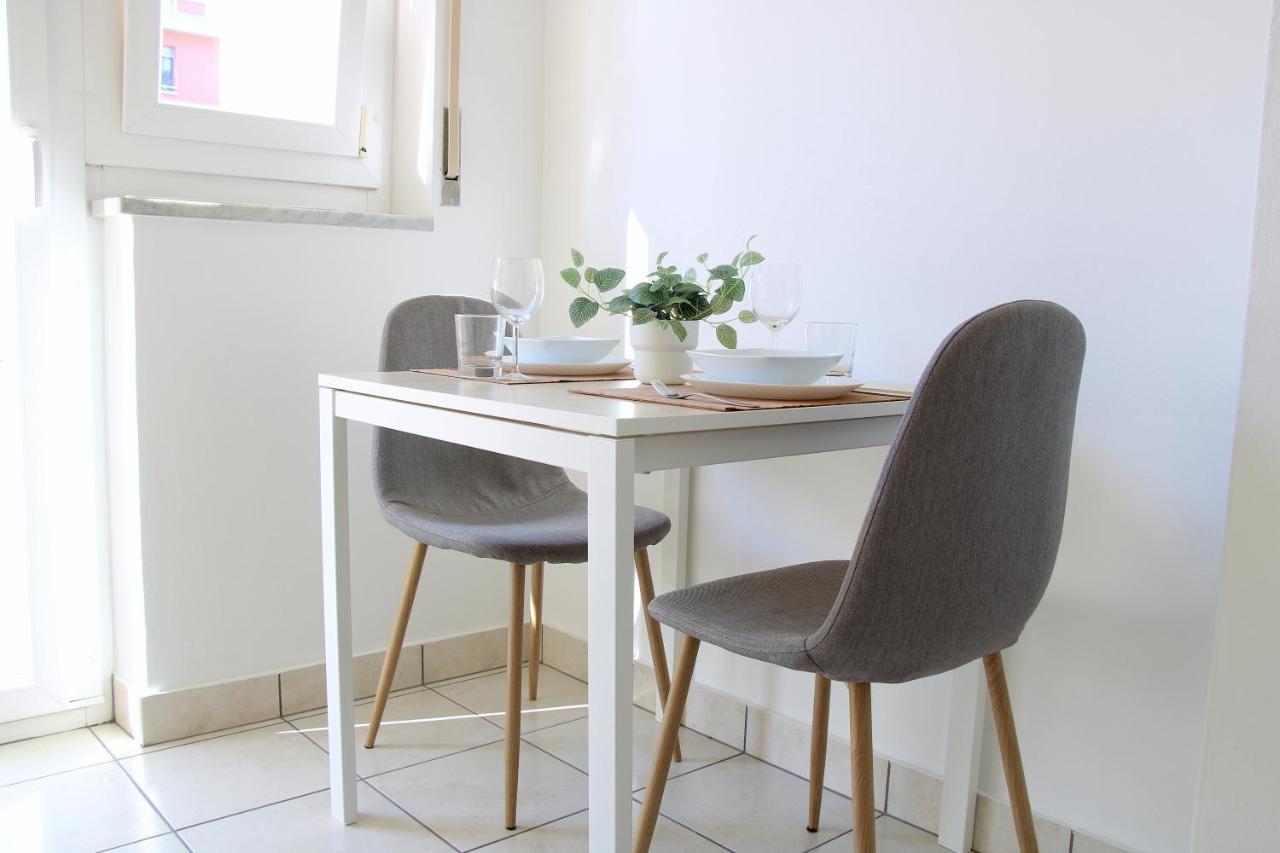 Cozy Apartment With Free Parking & Close To Lake Lugano Eksteriør billede