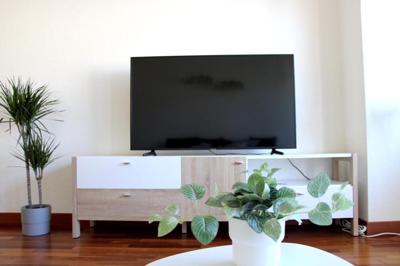 Cozy Apartment With Free Parking & Close To Lake Lugano Eksteriør billede