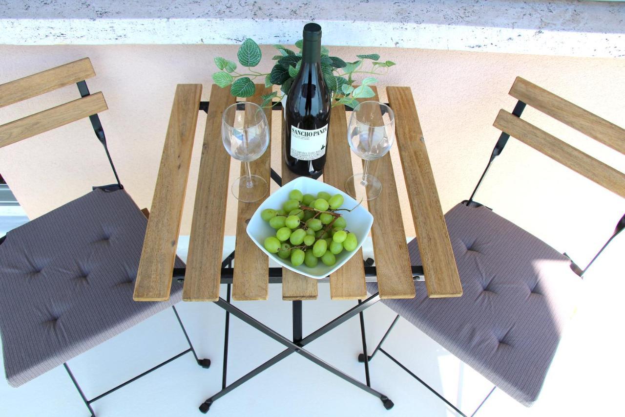 Cozy Apartment With Free Parking & Close To Lake Lugano Eksteriør billede