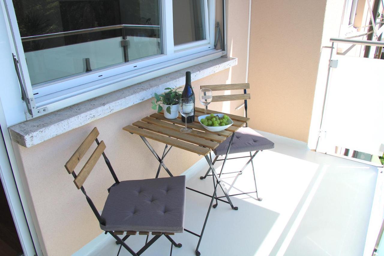 Cozy Apartment With Free Parking & Close To Lake Lugano Eksteriør billede