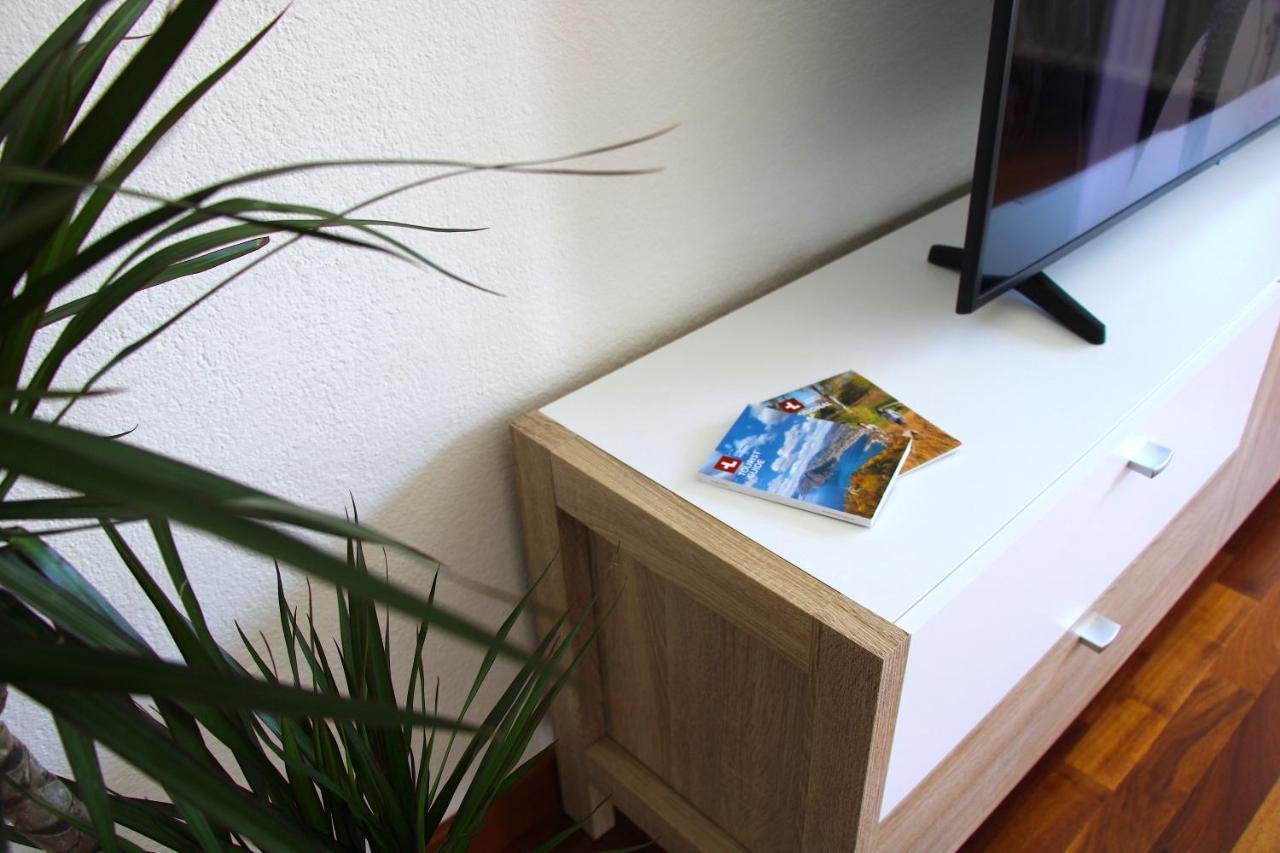 Cozy Apartment With Free Parking & Close To Lake Lugano Eksteriør billede